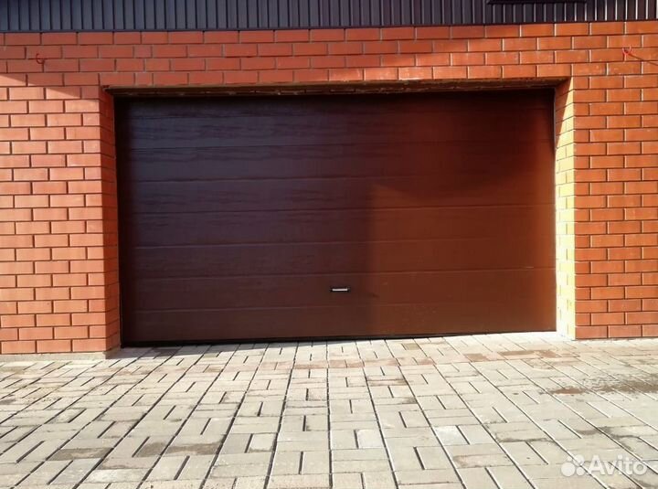 Секционные ворота