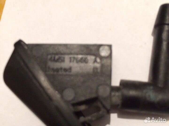 Форсунка омывателя стекла Ford Focus 2