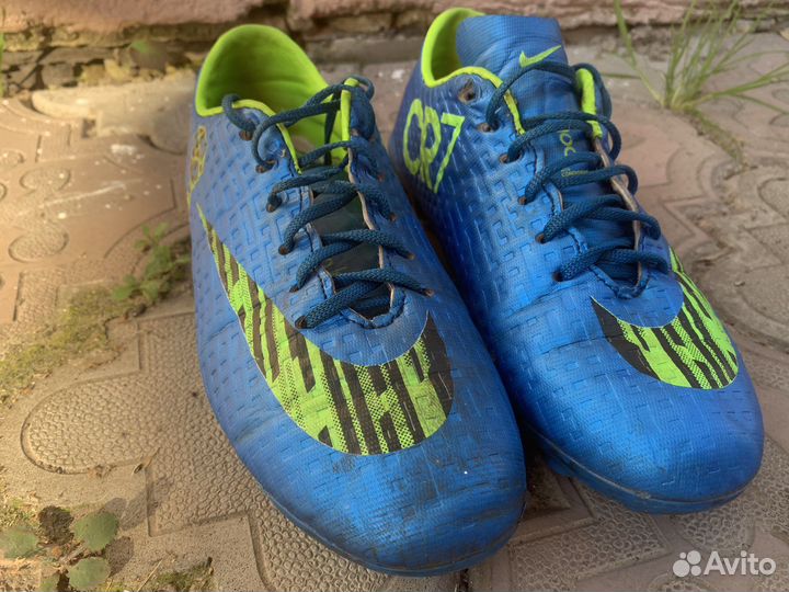 Футбольные бутсы nike