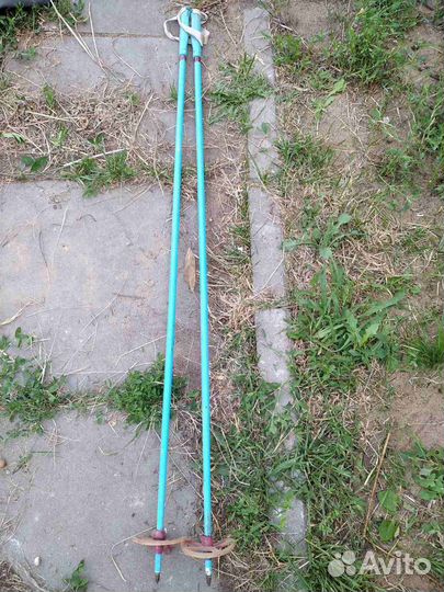 Лыжи 190 см с насечками. Лыжные палки 130 и 150 см