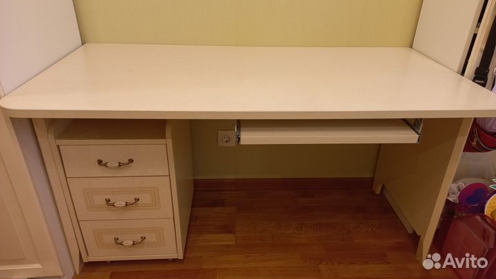 Письменный стол