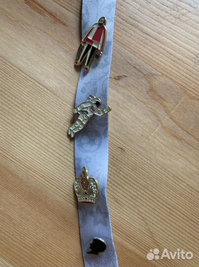 Значок металлический