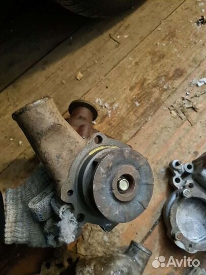 Водяной насос помпа газ 21 2410