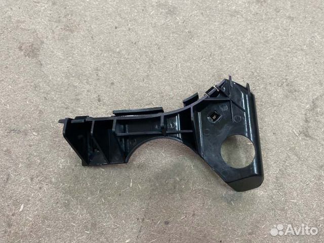 Кронштейн бампера передний правый Toyota Corolla