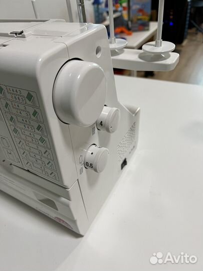 Распошивальная машина Janome CoverPro D Max бу