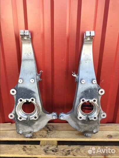 Цапфа левая правая BMW F01 F10 F06 F13 F07