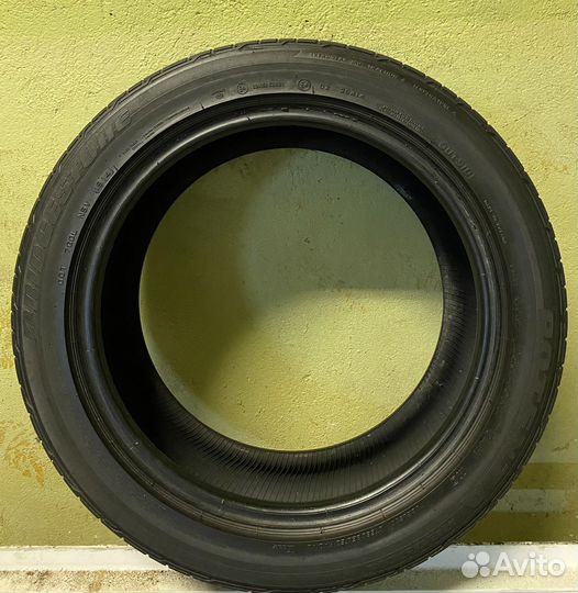 Bridgestone Potenza RE050 235/45 R17 W