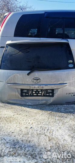 Дверь багажника Toyota isis