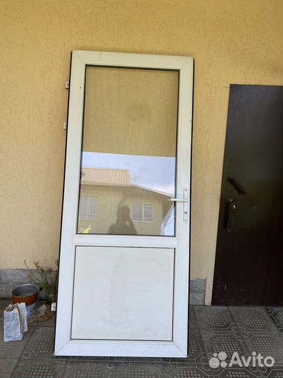 Дверь пластиковая входная