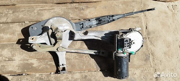 Дворник в сборе на Mercedes Benz W202