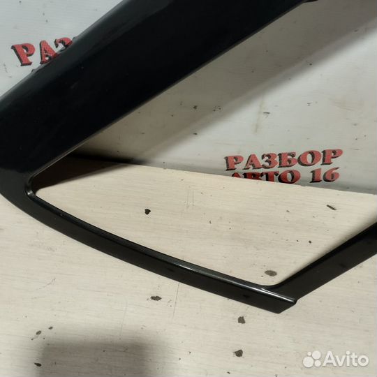 Задняя правая наружная накладка форточки ваз 2110