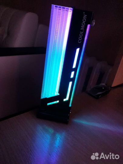 Вертикальный держательви деокарты