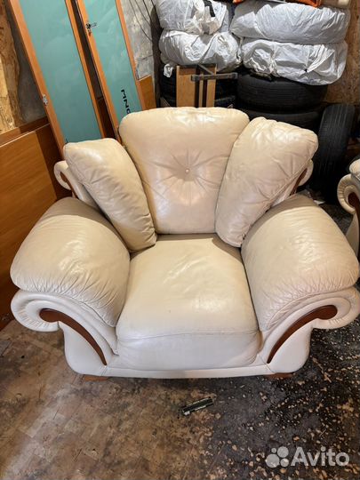 Кресло кожаное