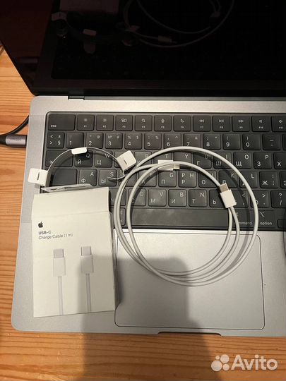 Кабель Apple USB Type-C, 1м, белый (MUF72ZM/A)