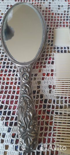 Антикварное зеркало на ручке
