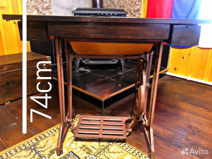 Швейная машинка с ножным приводом