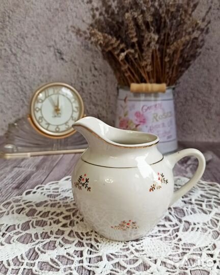 Молочник Красный фарфорист