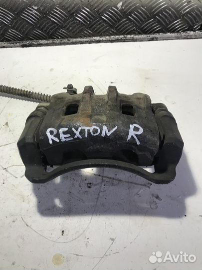 Суппорт передний правый Ssang Yong Rexton 1