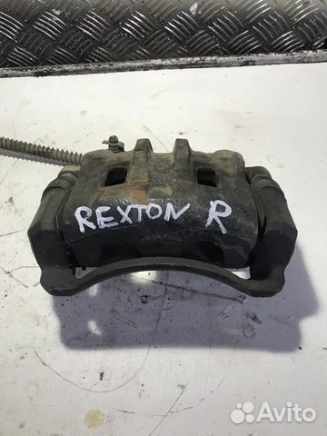 Суппорт передний правый Ssang Yong Rexton 1