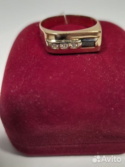 Мужская золотая печатка с ониксом р.19