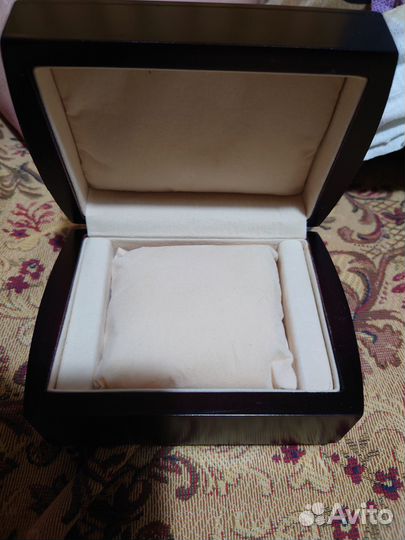 Деревянный футляр для часов и украшений