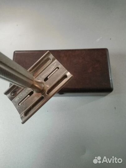 Продается безопасная бритва Gillette