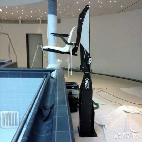 Подъемник для инвалидов бассейный Serie F100