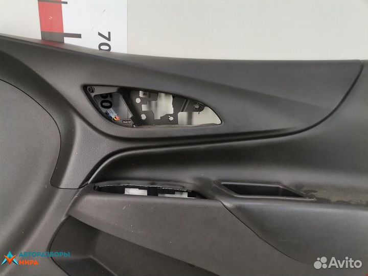 Обшивка двери передняя правая Chevrolet Equinox 3