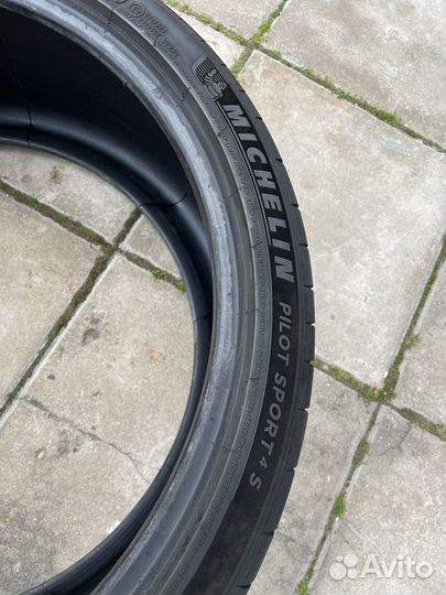 Michelin Pilot Sport 4 S 285/30 R21 100Y