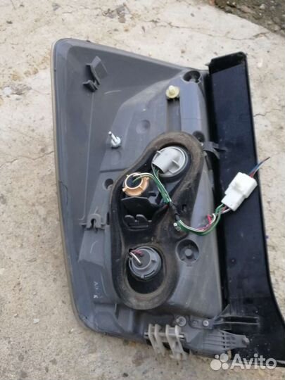 Фара Toyota Prius 30