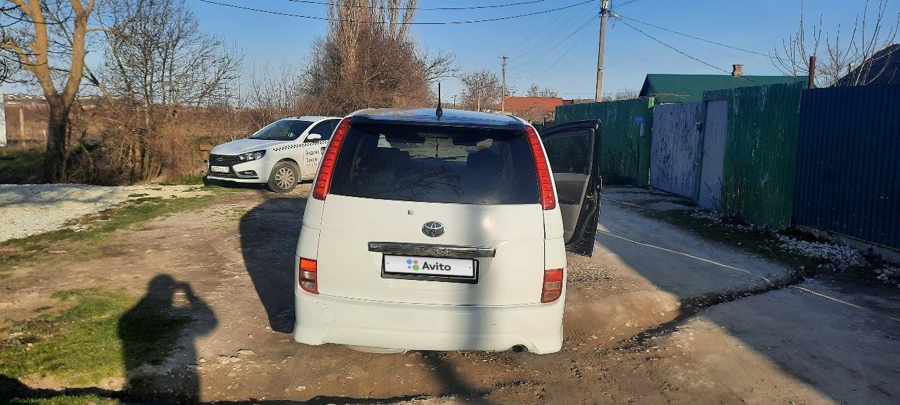 Toyota Isis: фото владельца