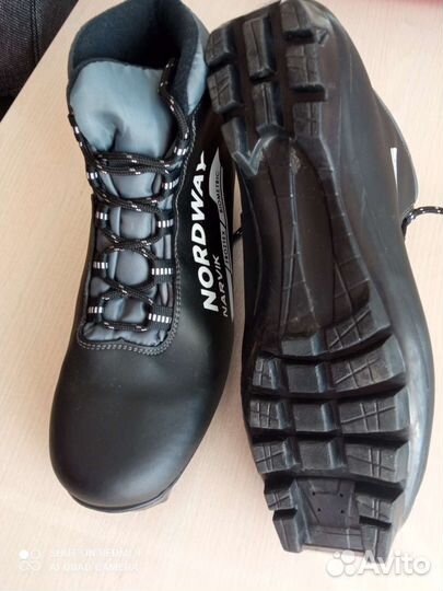 Ботинки лыжные новые р. 42-43