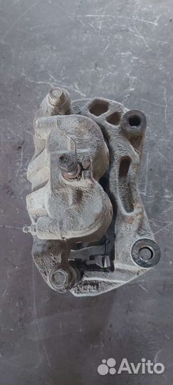 Суппорт передний на Nissan Murano Z50