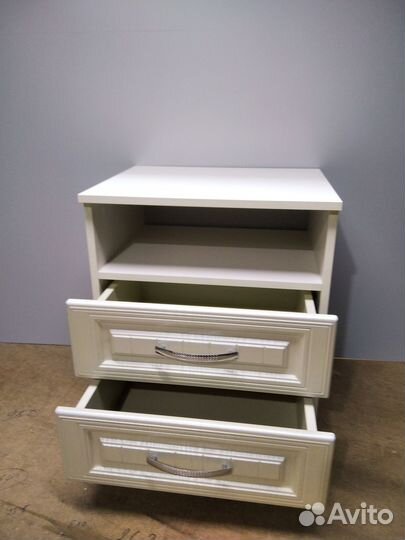 Тумба прикроватная