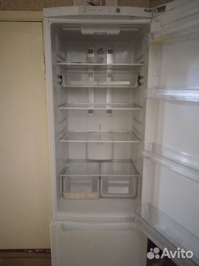 Холодильник бу ariston