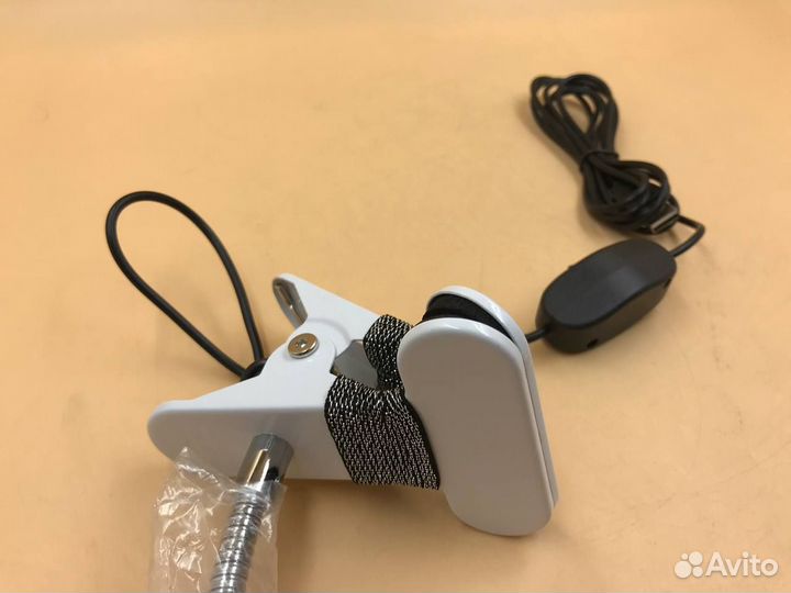 832597 Настольная лампа