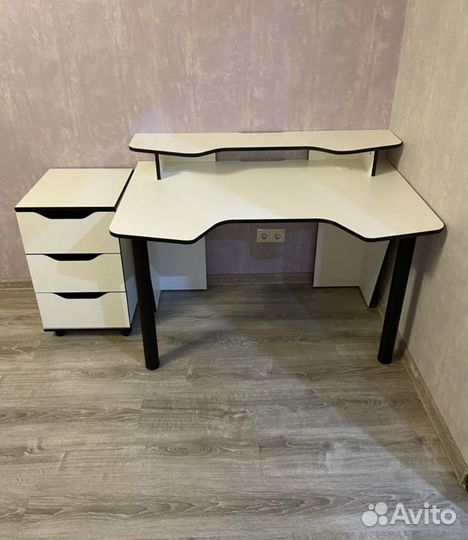 Игровой компьютерный стол