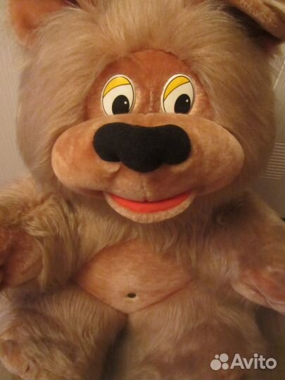 Большой плюшевый медведь