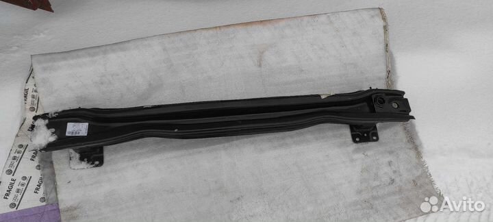 Усилитель заднего бампера Volkswagen Tiguan