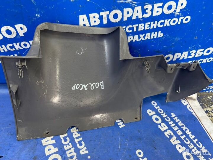 Накладка торпеды. Plymouth Voyager минивен 6G72