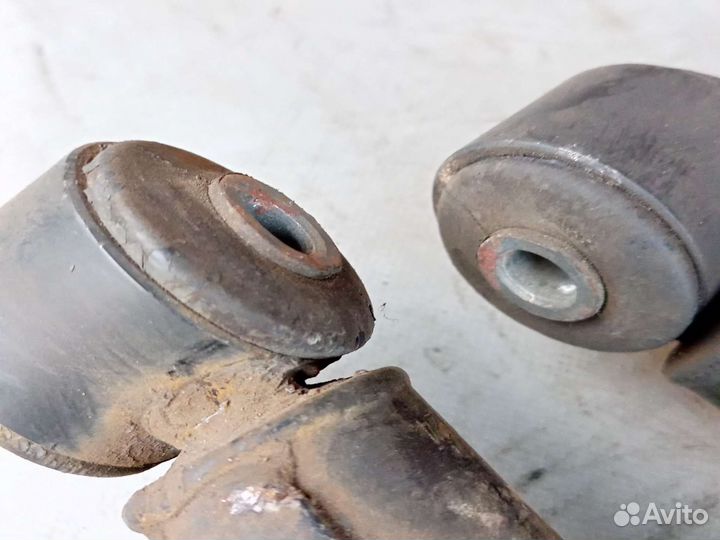 Стойки задние Mitsubishi Outlander XL