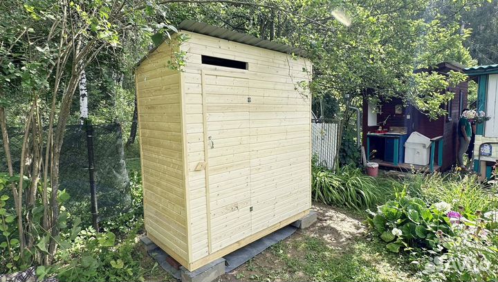 Туалет квадратный односкатный в наличии