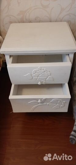 Тумбочка прикроватная белая
