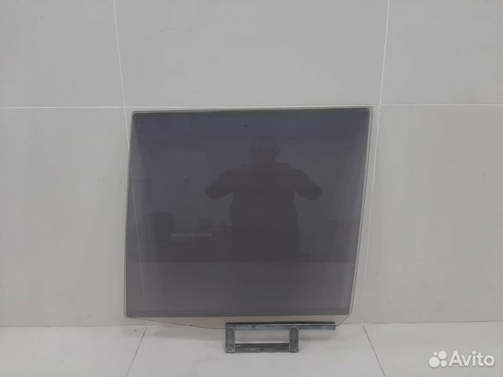 Стекло двери задней левой Toyota Land Cruiser J80