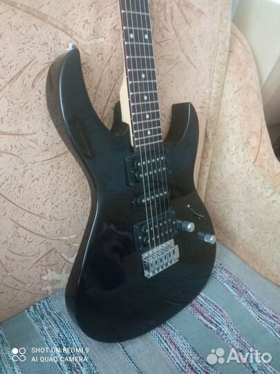 Электрогитары, комбоусилитель, аксессуары