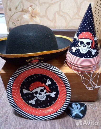 Праздничные колпачки и шляпки