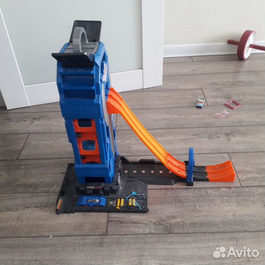 Hot wheels мега гараж