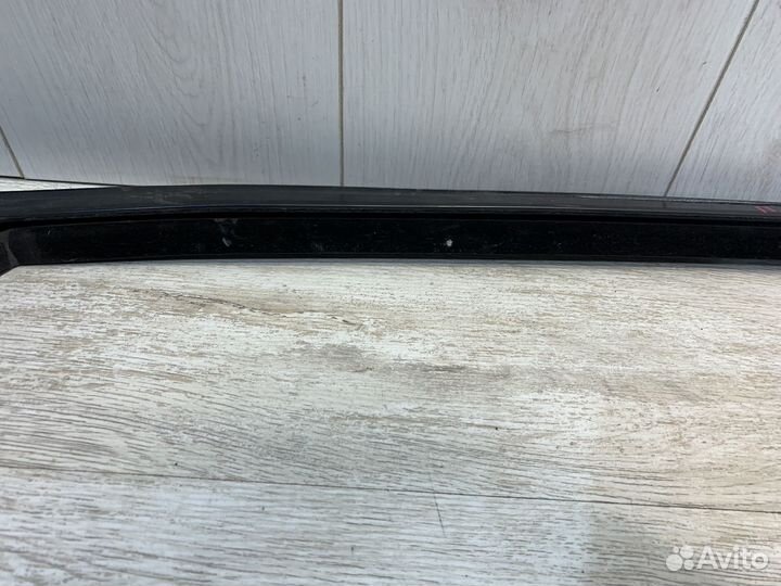 Уплотнитель стекла передней левой двери Ford Focus