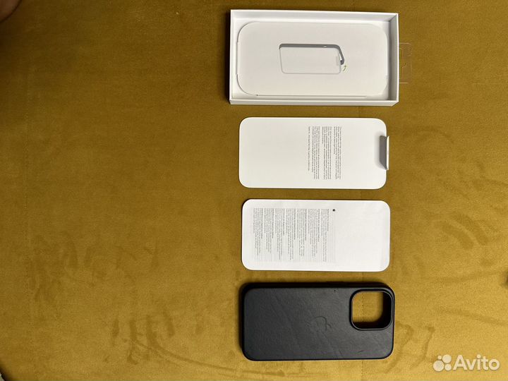 Чехол на iPhone 13 Pro кожаный оригинальный
