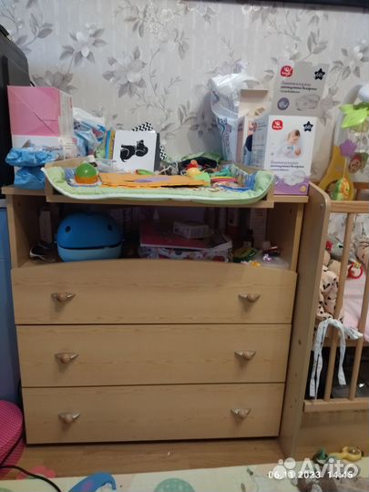 Детская кроватка и пеленальный комод